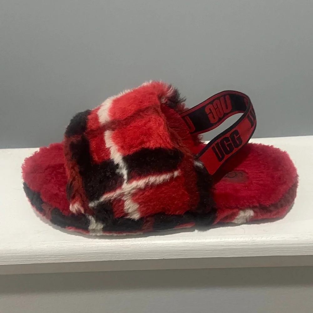 UGG Fluff Yeah Slide Backstrap Slippers in Plaid Punk Red Kids Size 3